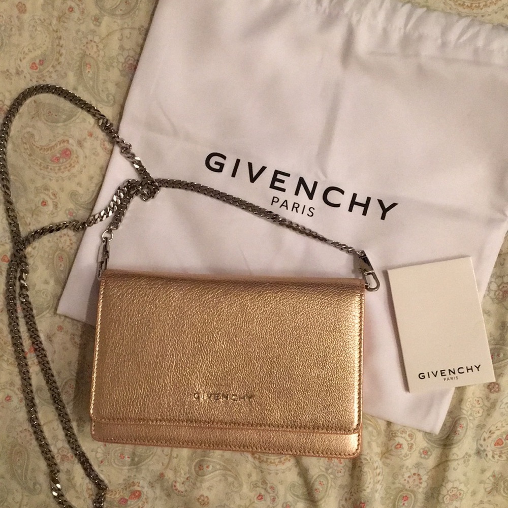 Givenchy wallet on chain